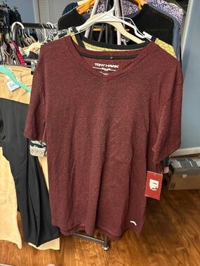 NWT Tony Hawk V-neck T-shirt size XXL